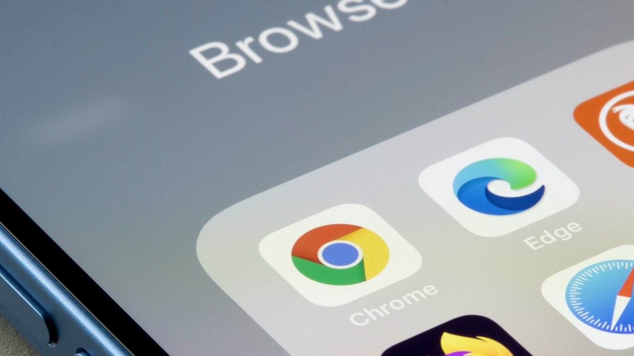 Chrome browser extension app on an iPhone Chrome browser extension app on an iPhone