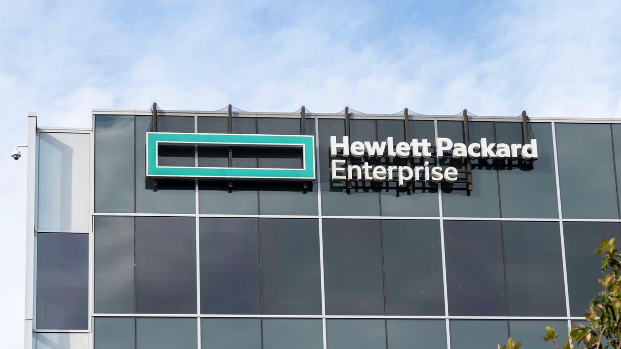 Closeup of Hewlett Packard Enterprise logo and sign on building in San Jose, California